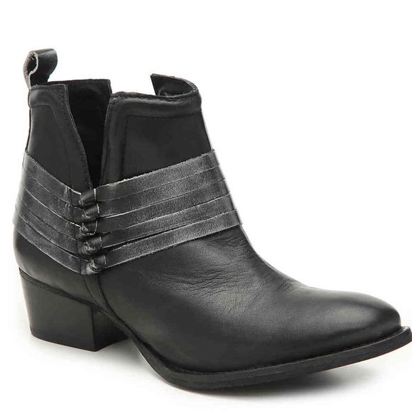 Diba Shoes - DIBA skylar black leather pull on bootie